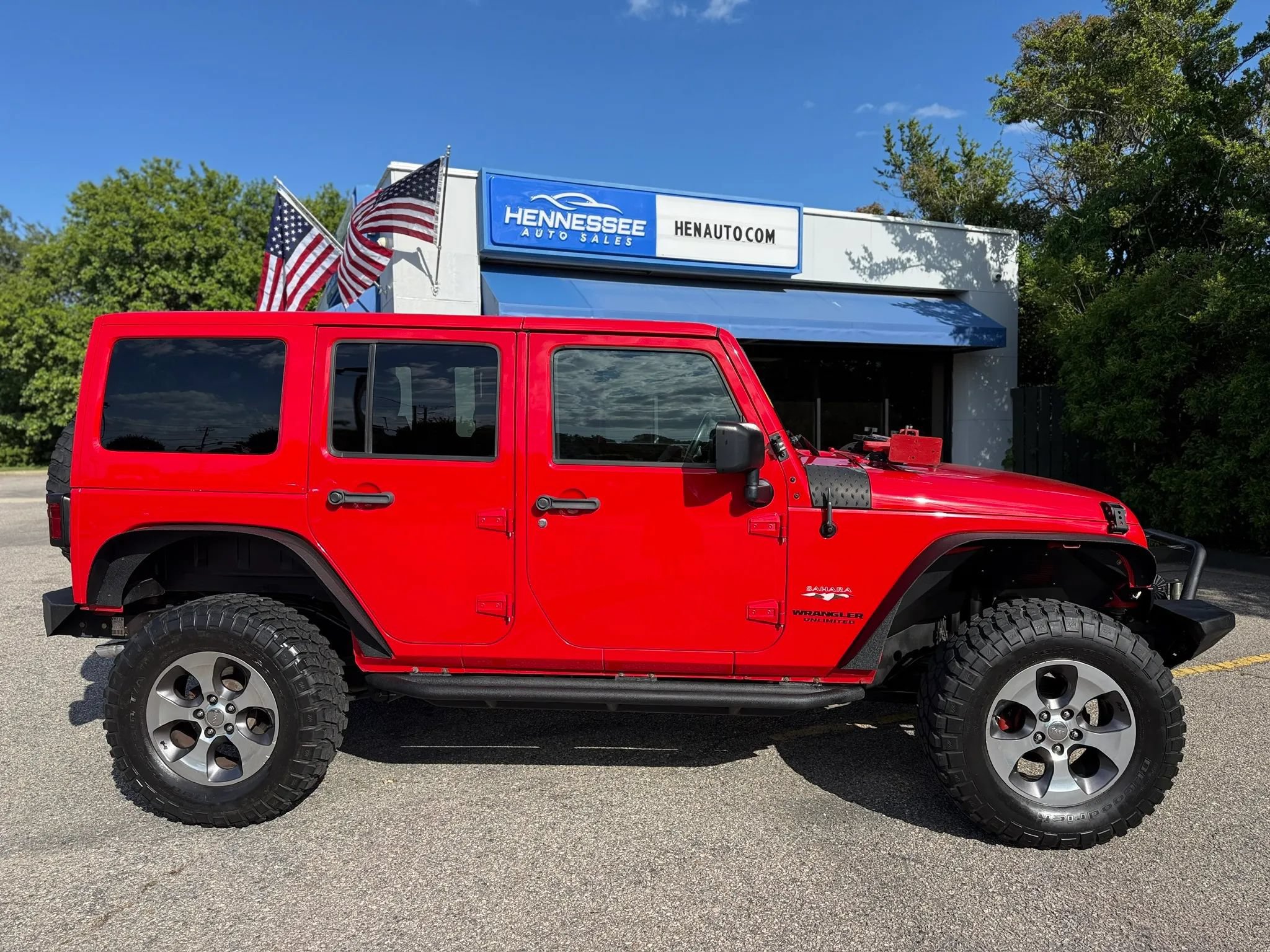 Used 2016 Jeep Wrangler Unlimited Sahara w/ Connectivity Group AWD/4WD image 17