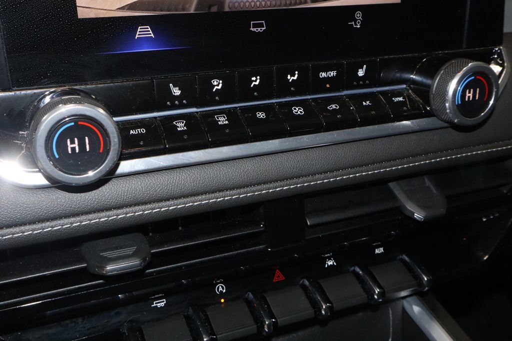 Used 2024 Chevrolet Colorado LT w/ LT Convenience Package III image 27