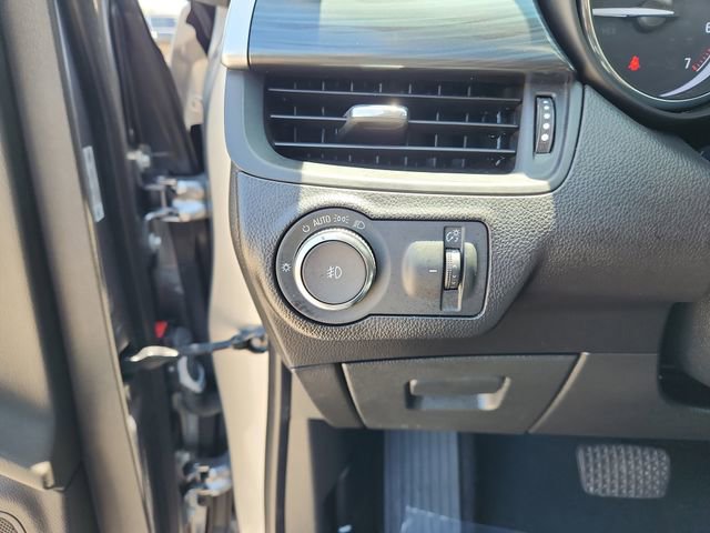 Used 2020 Buick Envision Essence FWD image 21