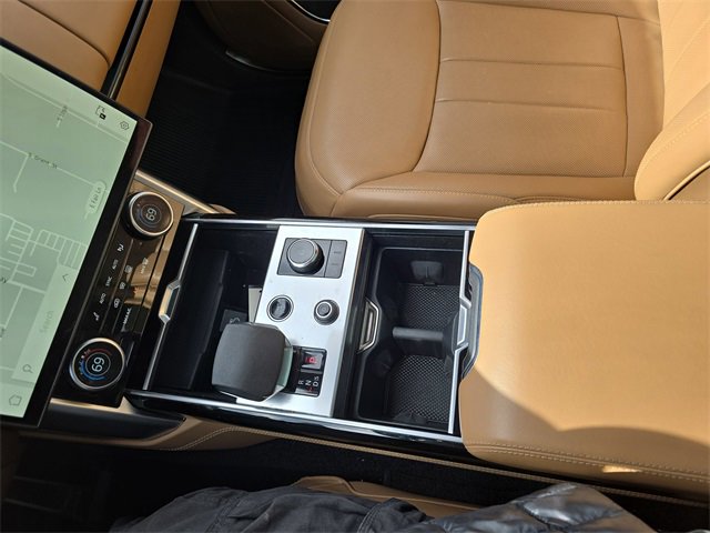 Used 2023 Land Rover Range Rover Long Wheelbase SE image 26