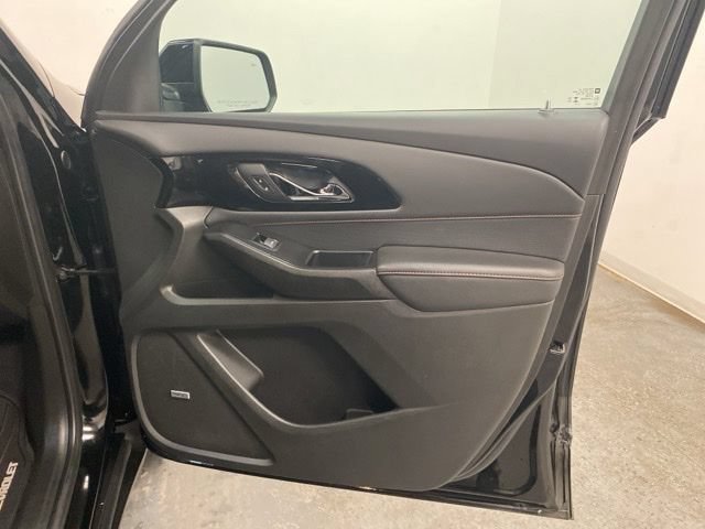 Used 2023 Chevrolet Traverse RS AWD/4WD image 28