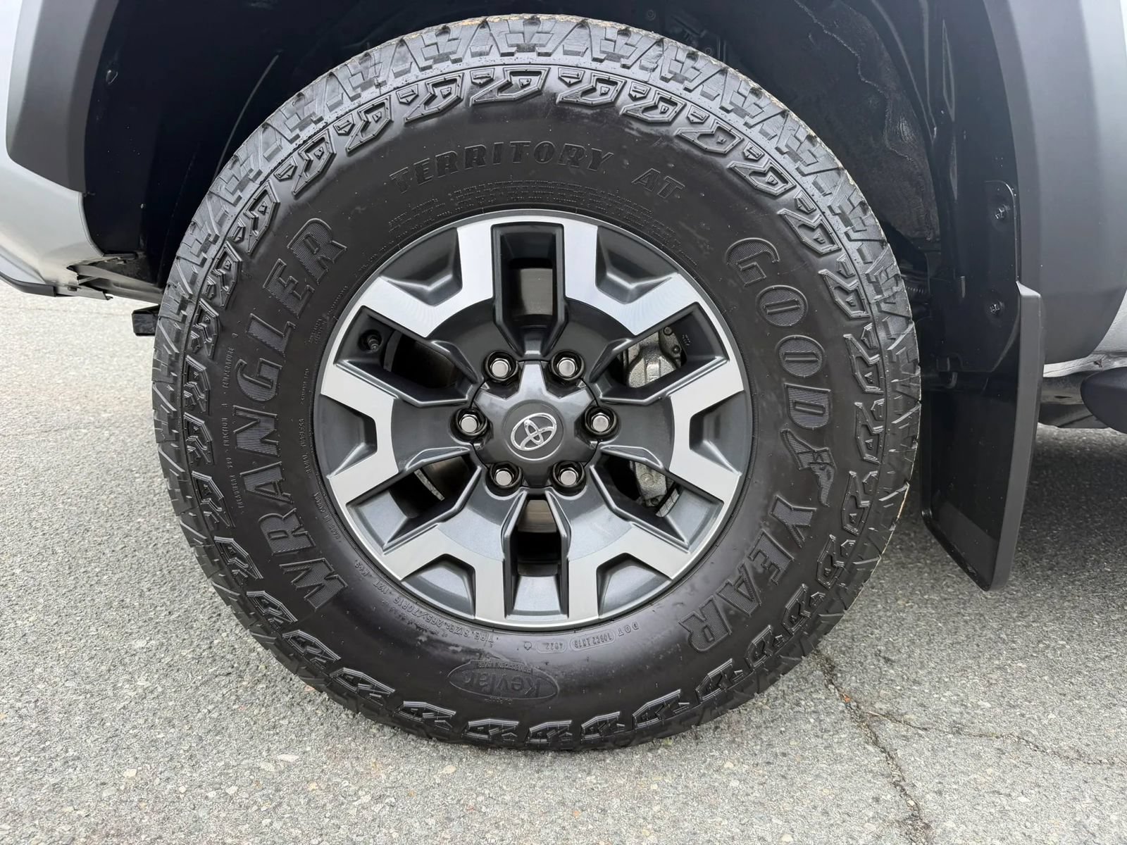 Used 2023 Toyota Tacoma TRD Off-Road AWD/4WD image 9
