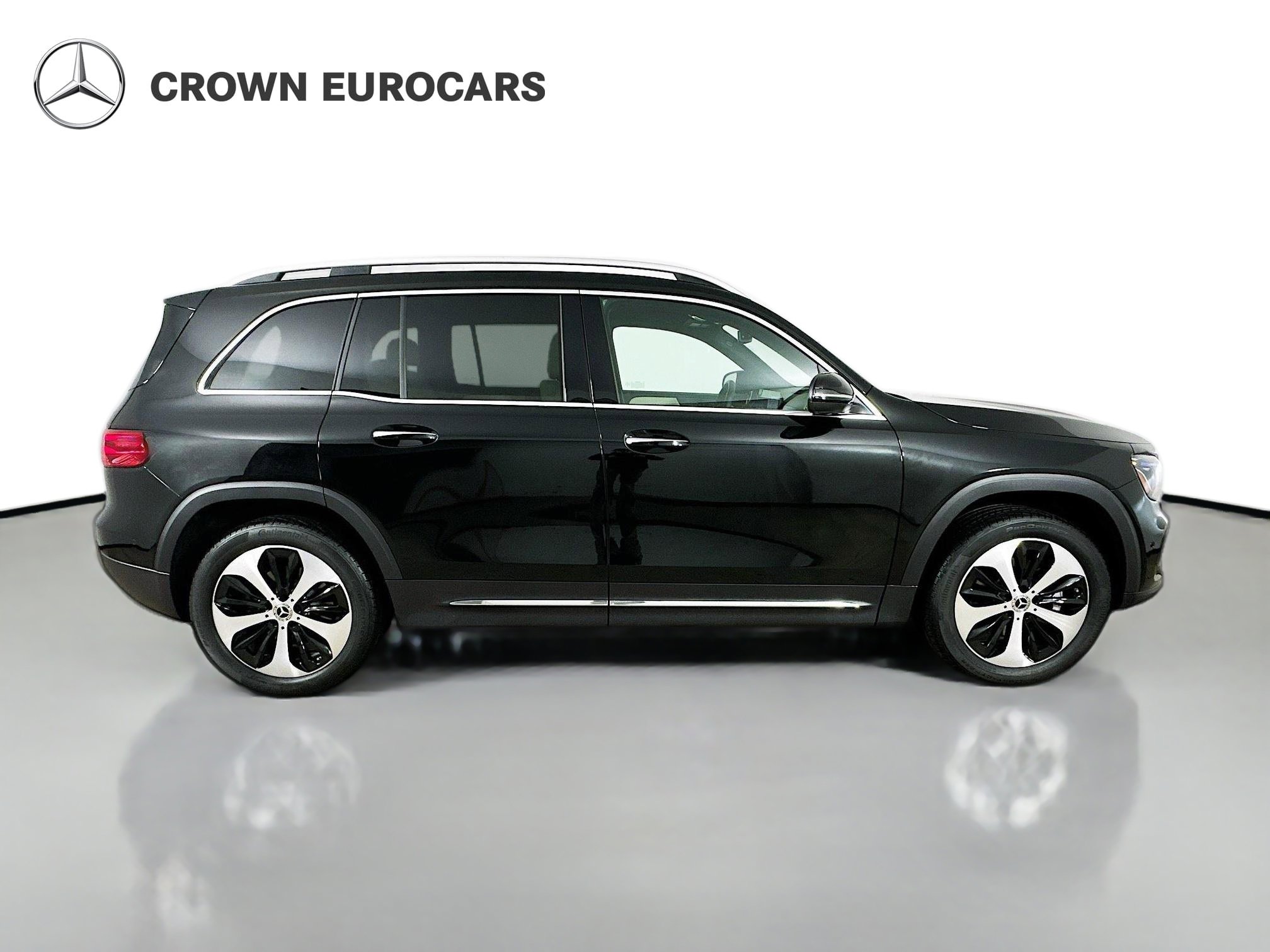 Used 2025 Mercedes-Benz GLB 250 4MATIC image 4