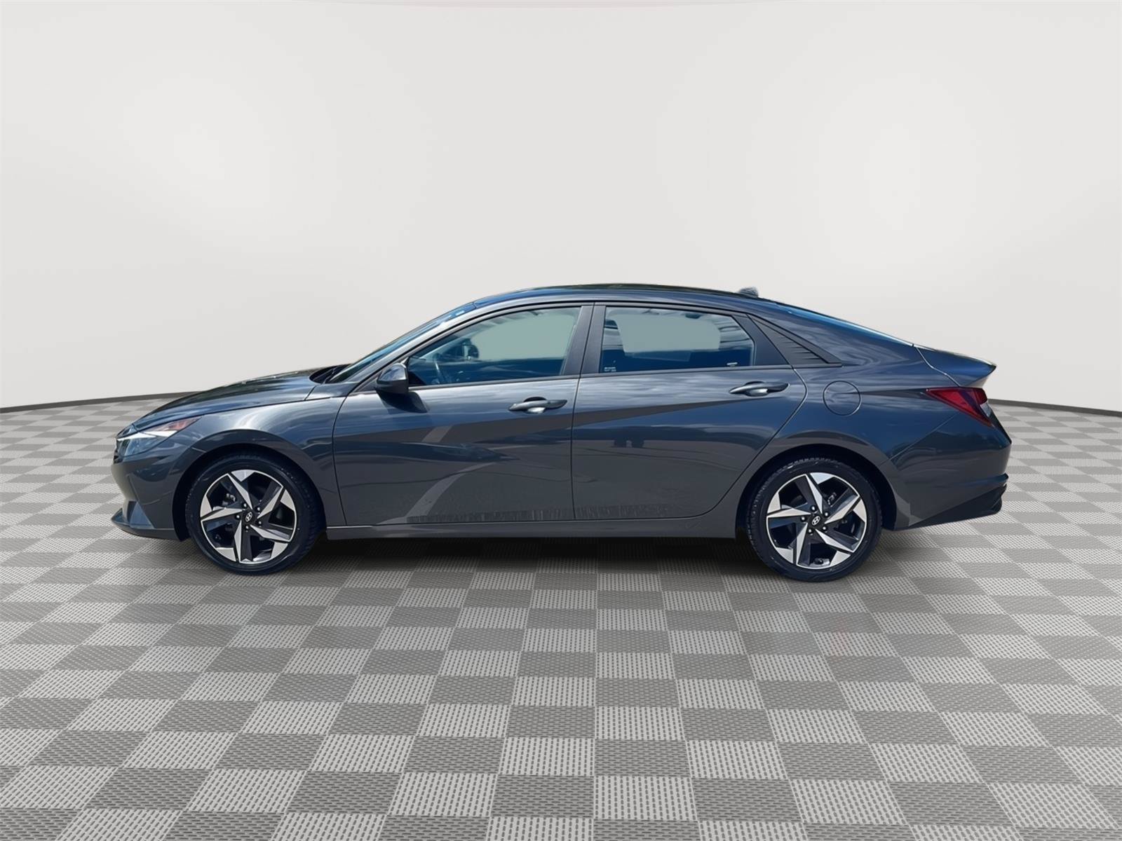Used 2023 Hyundai Elantra SEL w/ Convenience Package FWD image 9
