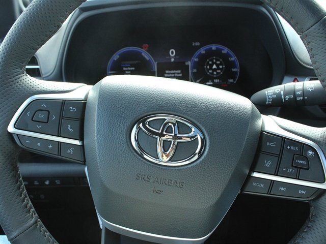 Used 2026 Toyota Sienna Platinum AWD/4WD image 26