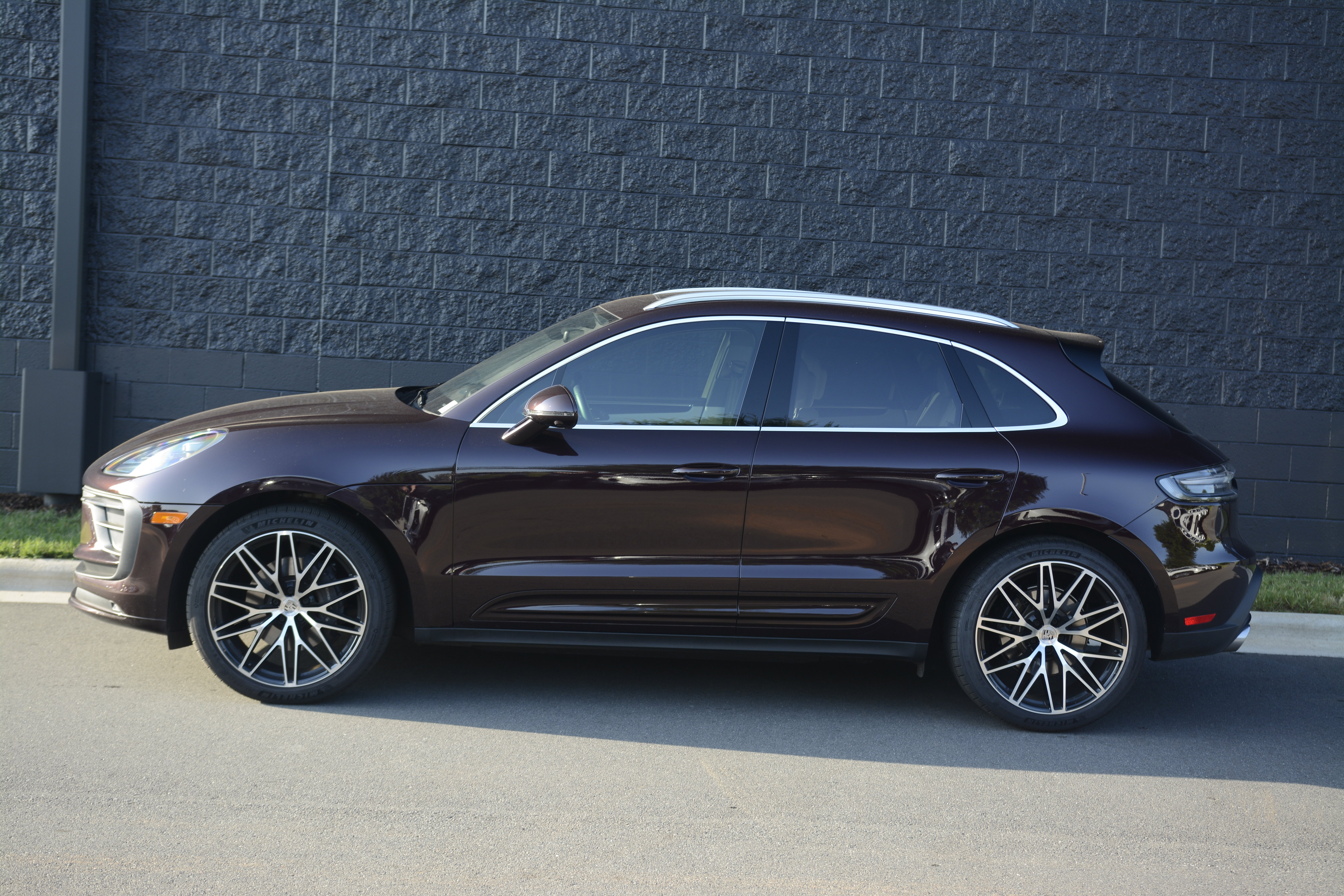 Certified 2026 Porsche Macan AWD/4WD image 2