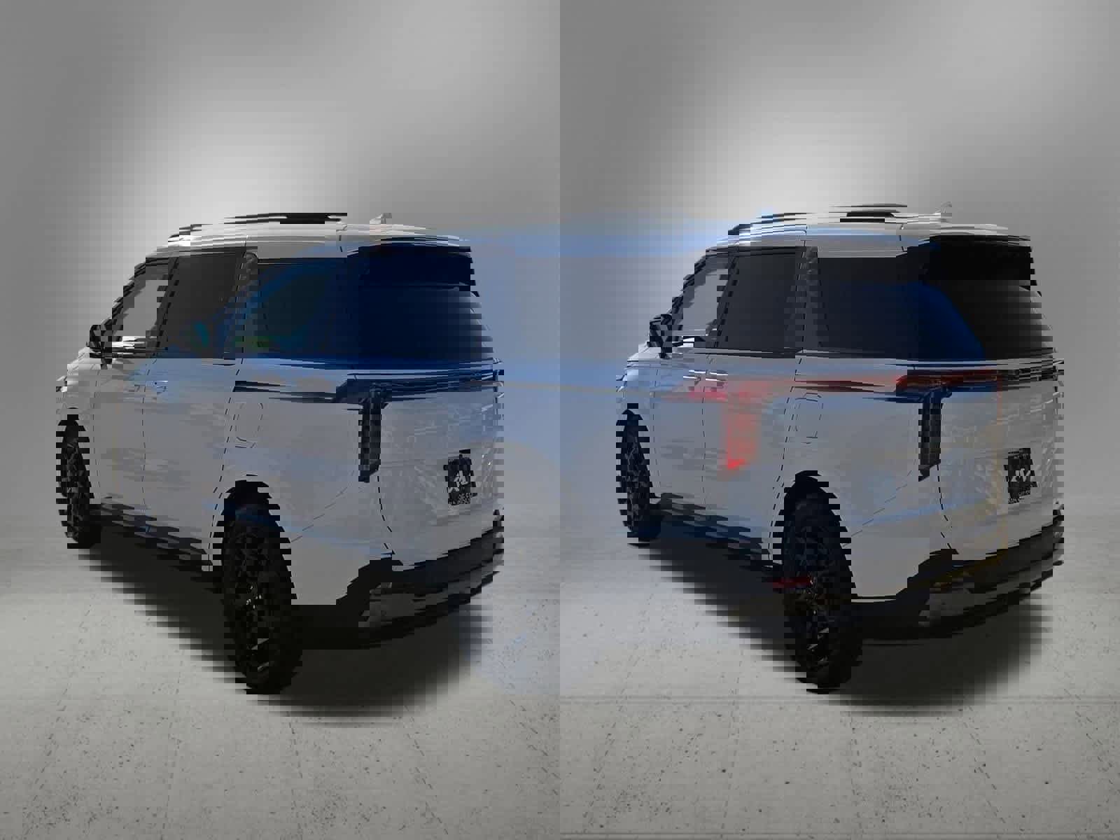 Certified 2025 Kia Carnival SX w/ SX Dark Edition Package image 4