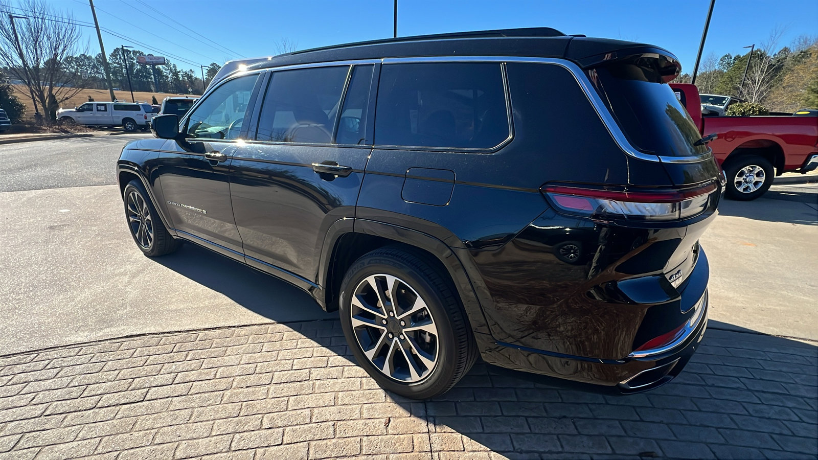 Used 2024 Jeep Grand Cherokee L Overland w/ Advanced Protech Group III image 10