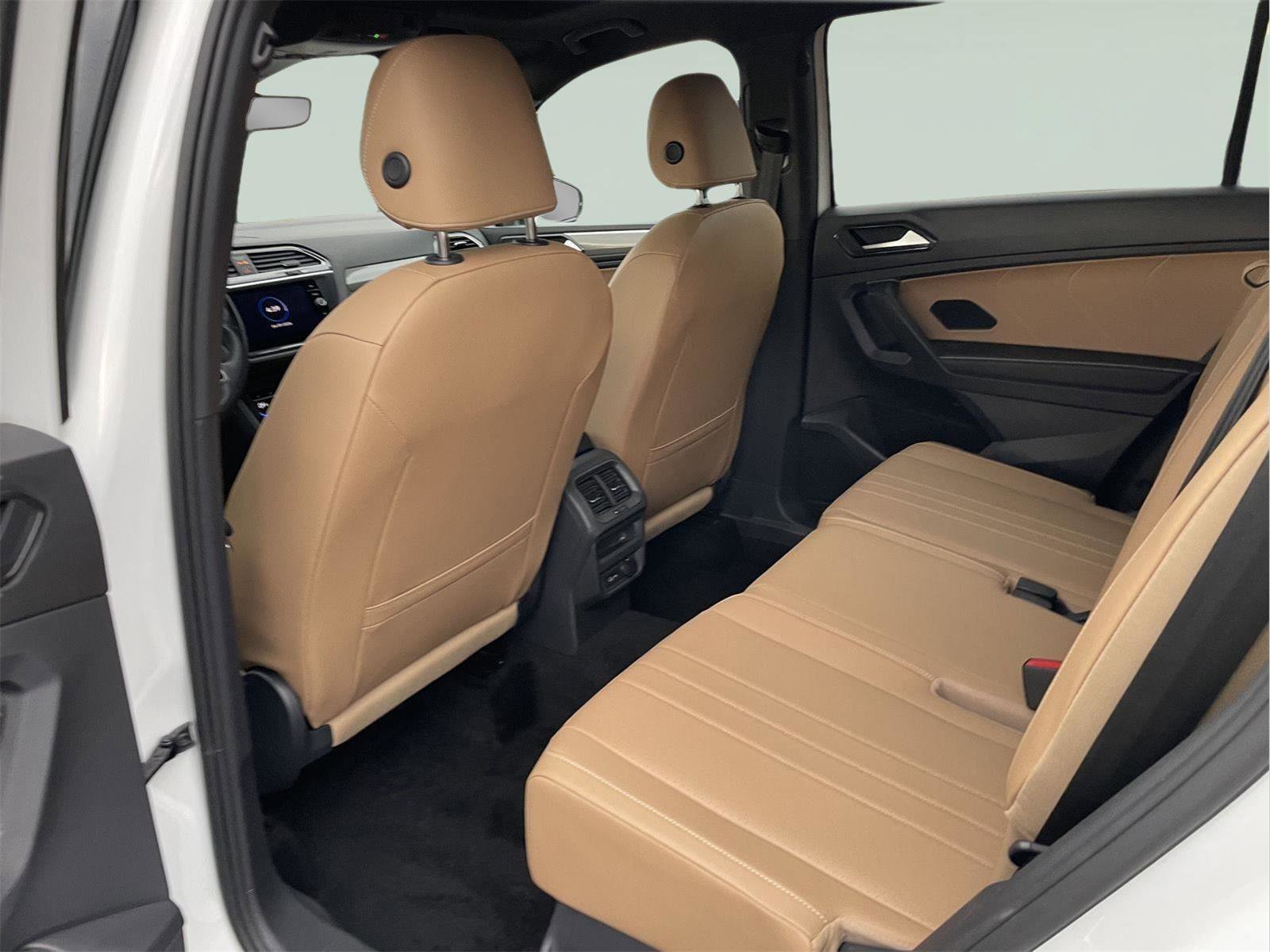 Used 2023 Volkswagen Tiguan SE R-Line AWD/4WD image 13