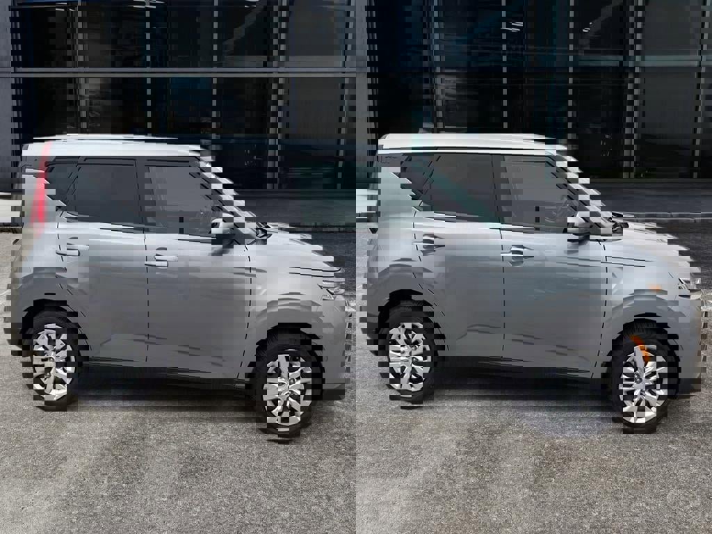Used 2022 Kia Soul LX image 8