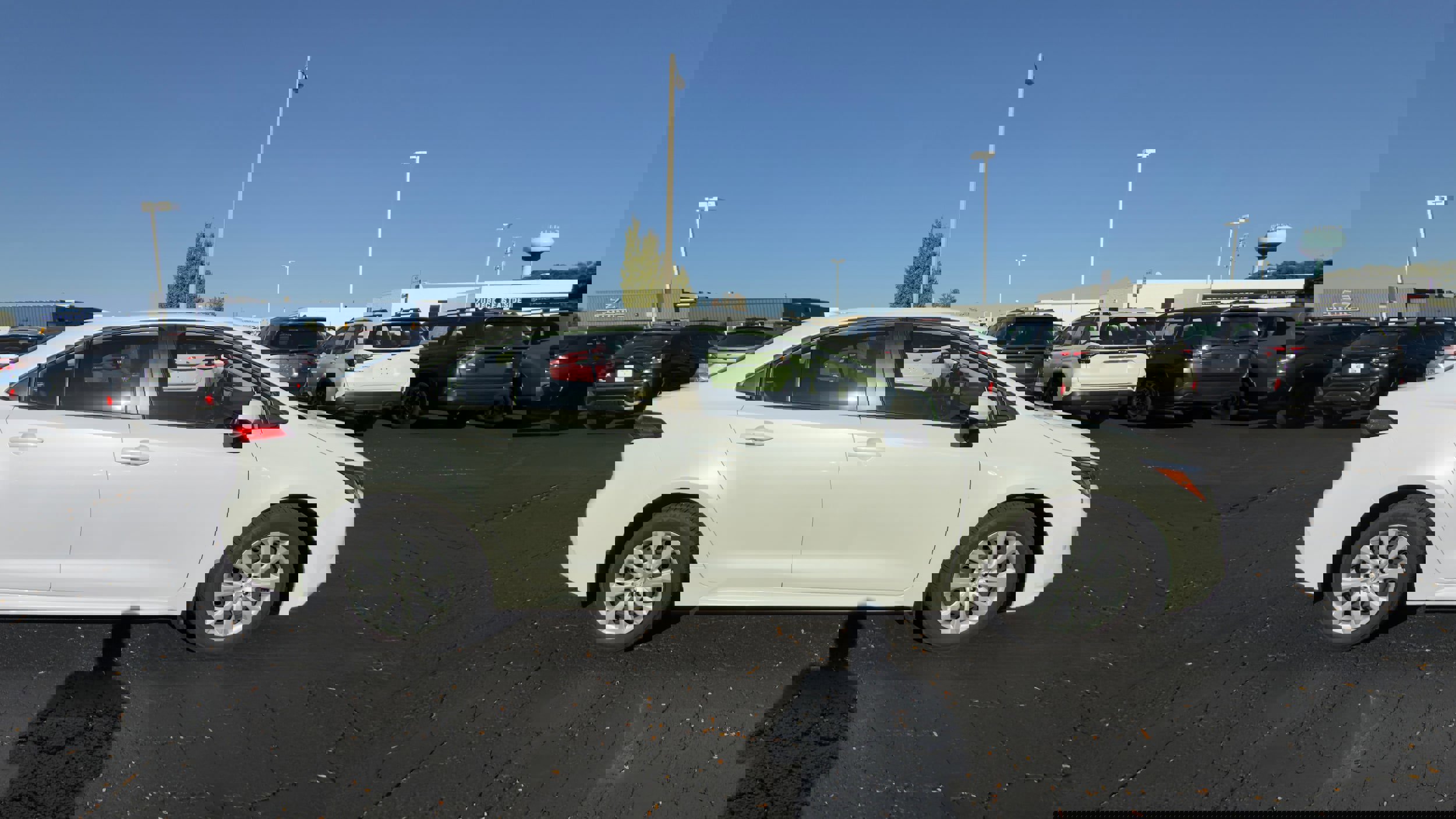 Used 2024 Toyota Corolla LE image 2