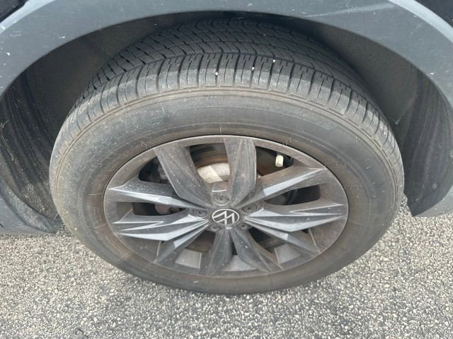 Used 2024 Volkswagen Tiguan SE AWD/4WD image 7