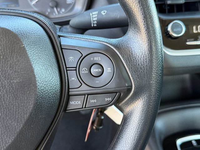 Used 2025 Toyota Corolla LE FWD image 19
