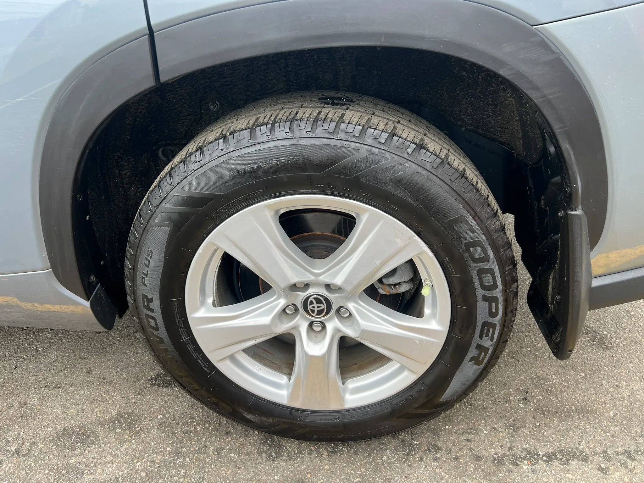Used 2022 Toyota Highlander LE AWD/4WD image 11