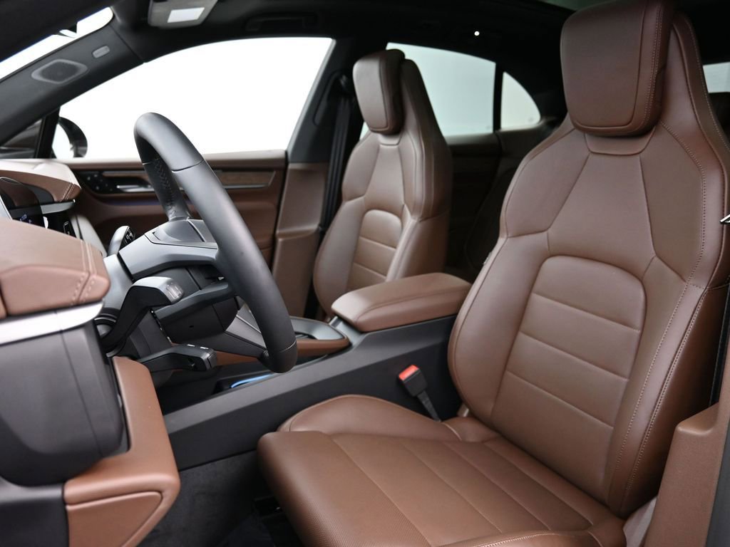 Certified 2025 Porsche Macan 4 Electric image 5