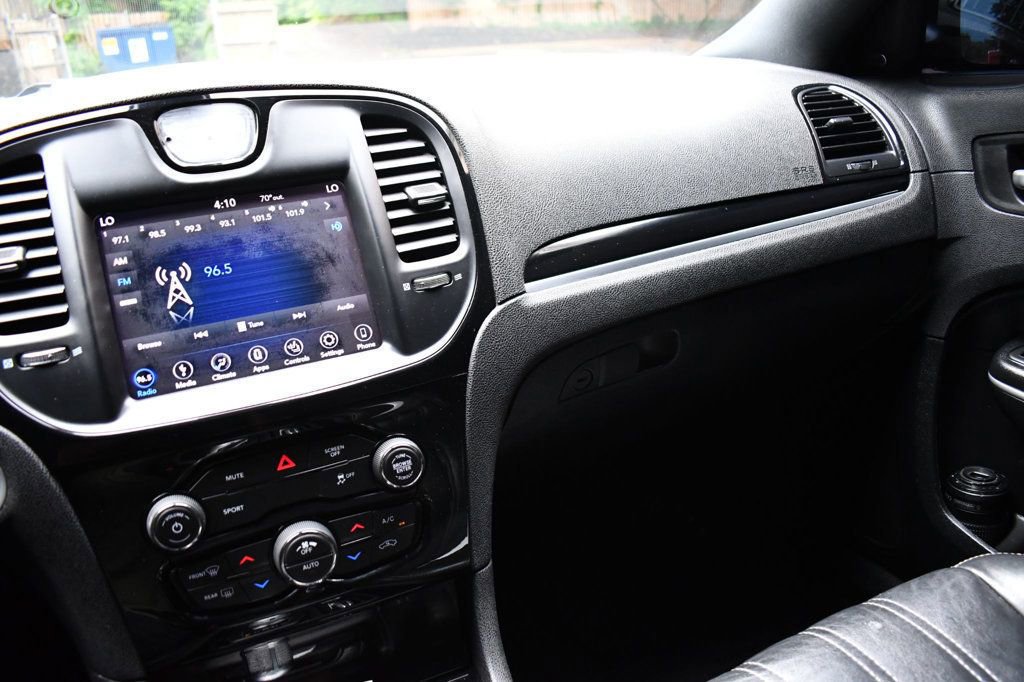 Used 2019 Chrysler 300 S image 31