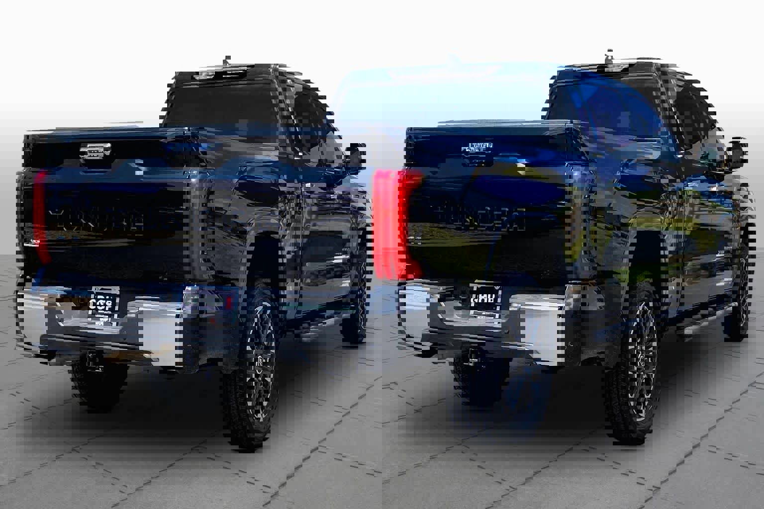 Used 2024 Toyota Tundra Limited w/ Power Package AWD/4WD image 13