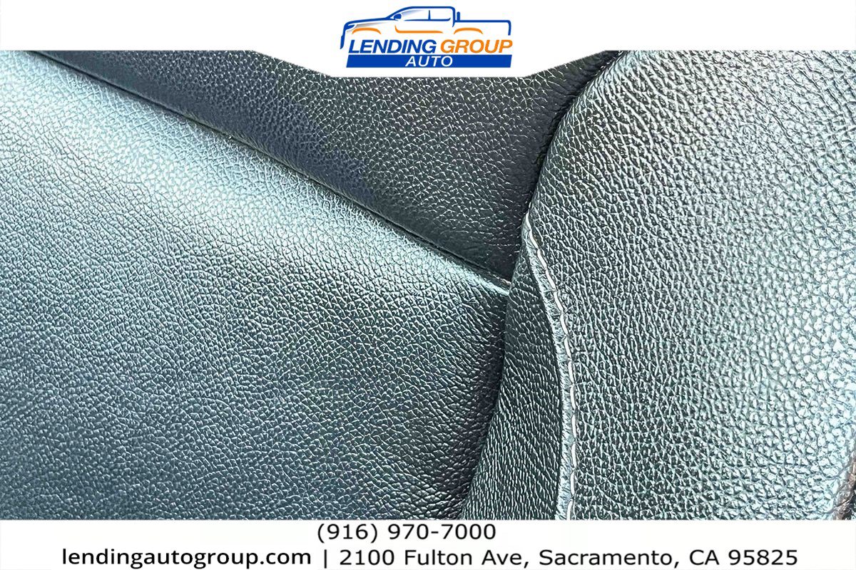 Used 2020 Chevrolet Suburban LT w/ Luxury Package image 24