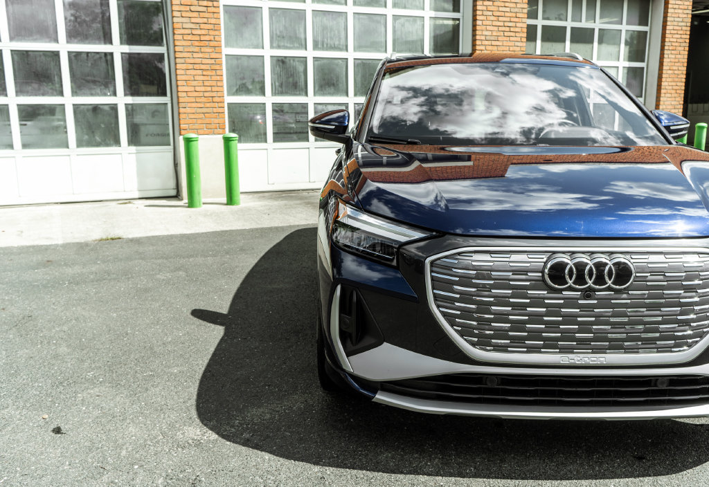 Used 2024 Audi Q4 e-tron Premium Plus AWD/4WD image 32
