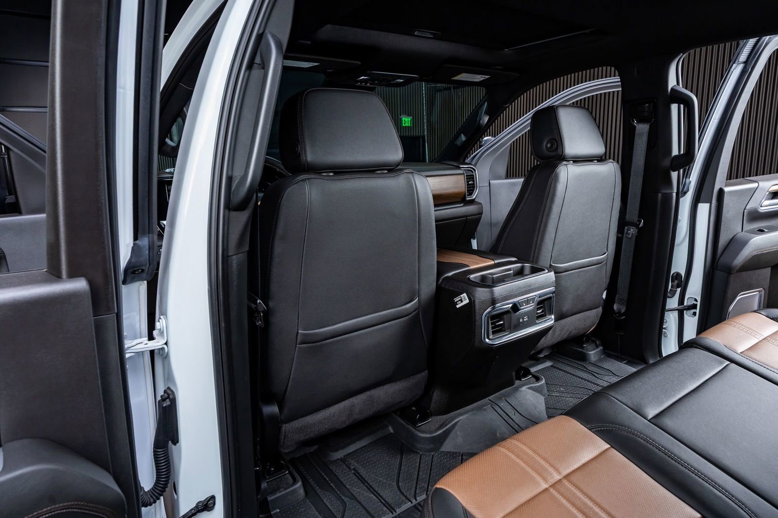 Used 2024 Chevrolet Silverado 3500 High Country w/ High Country Premium Package image 34