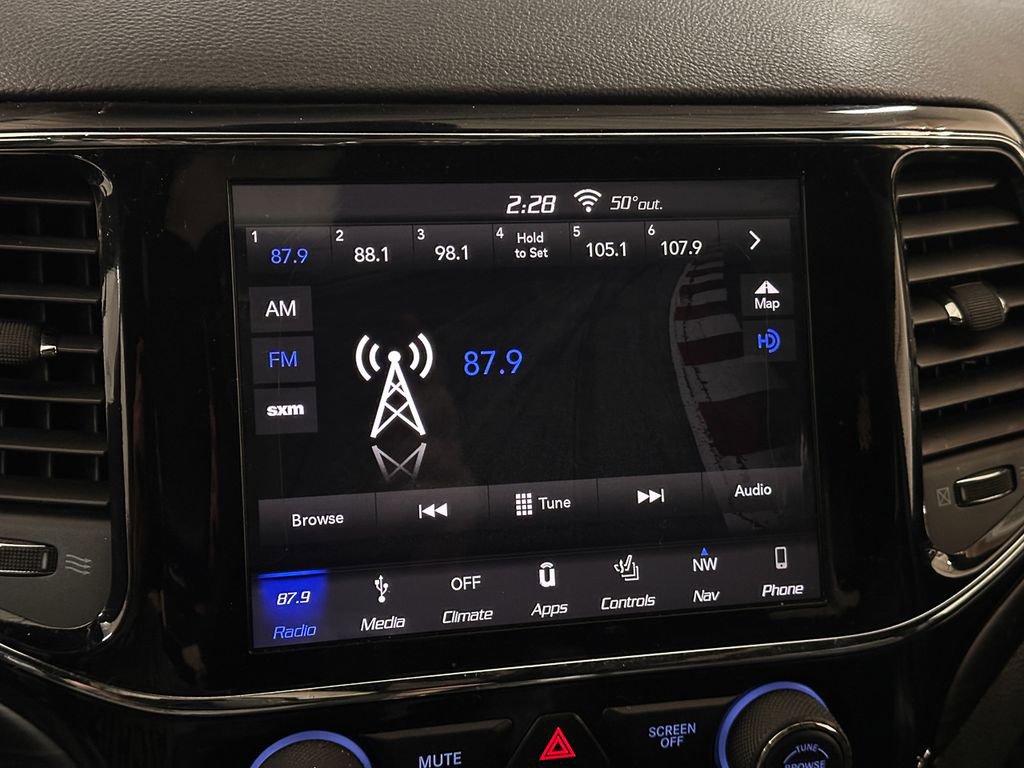 Used 2019 Jeep Grand Cherokee Altitude image 44