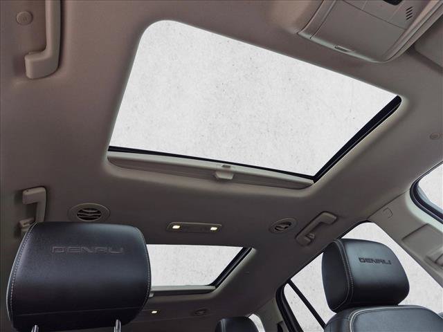 Used 2021 GMC Acadia Denali w/ Denali Ultimate Package AWD/4WD image 19