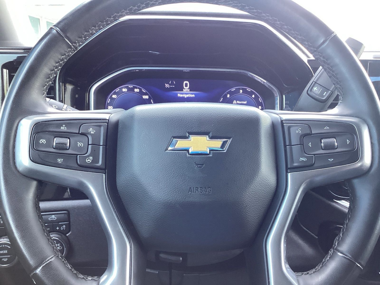 Used 2025 Chevrolet Silverado 1500 LT image 10