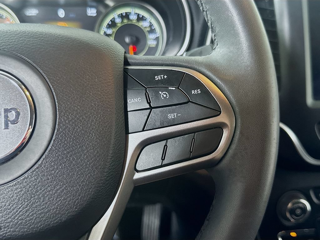 Used 2022 Jeep Cherokee Latitude Lux w/ Sun & Sound Group AWD/4WD image 23