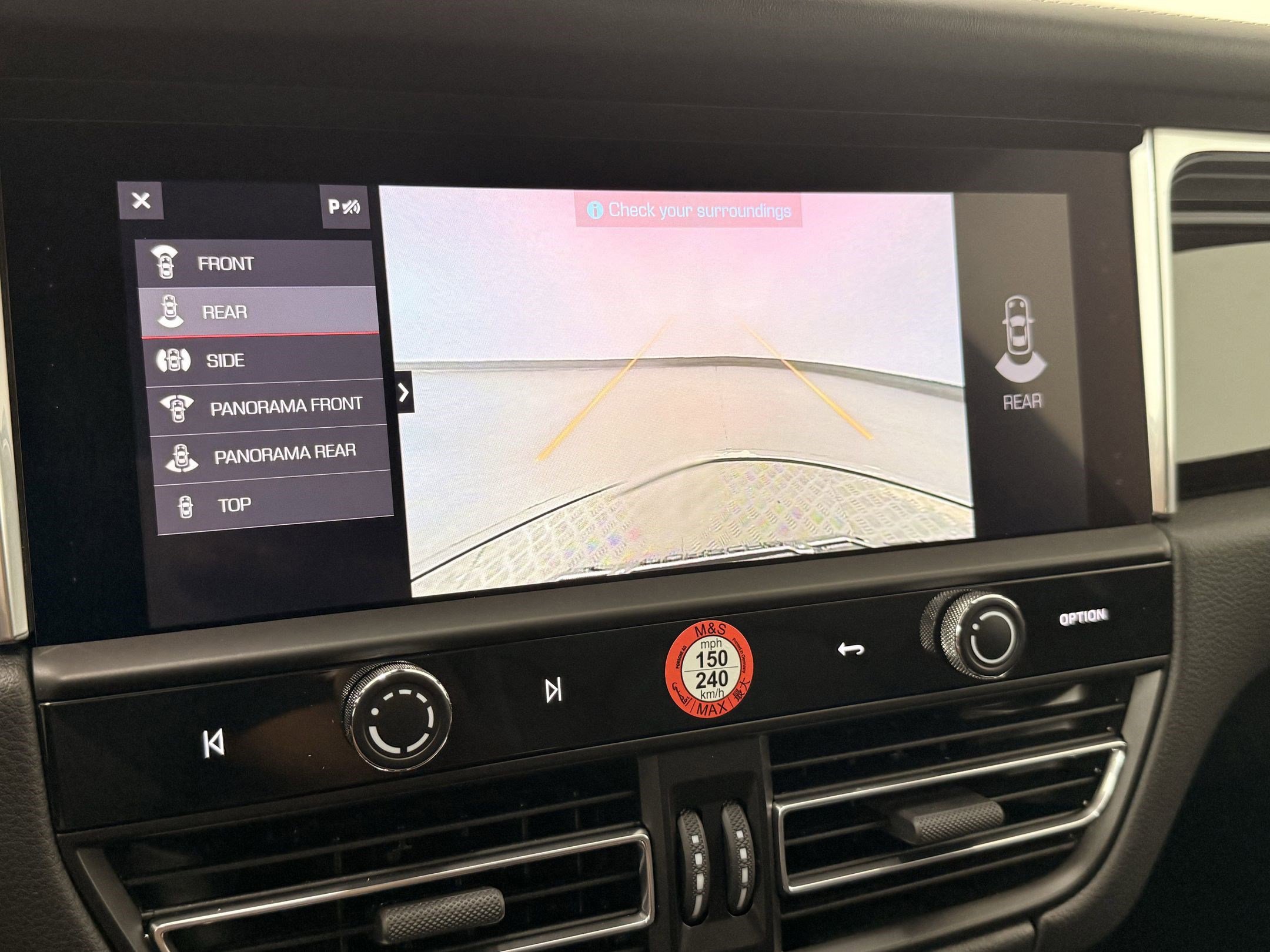 Certified 2025 Porsche Macan image 24