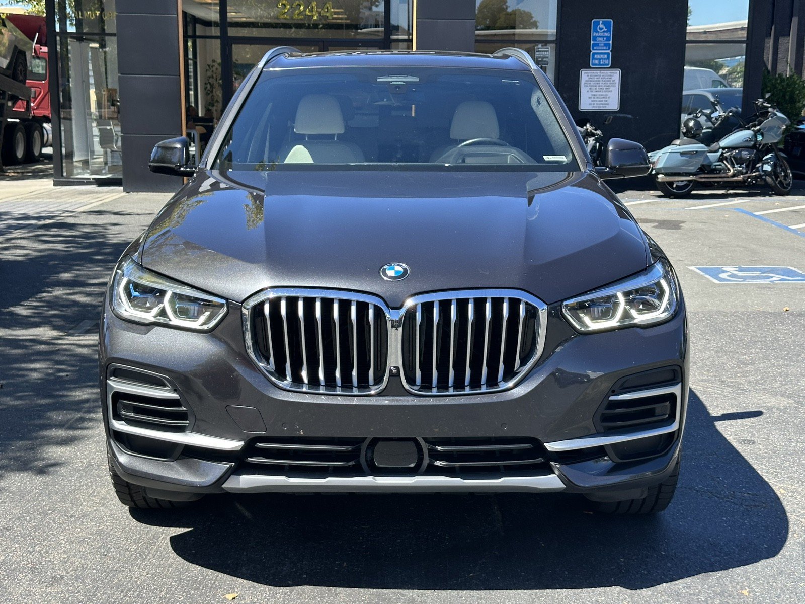 Used 2022 BMW X5 xDrive40i w/ Executive Package AWD/4WD image 4