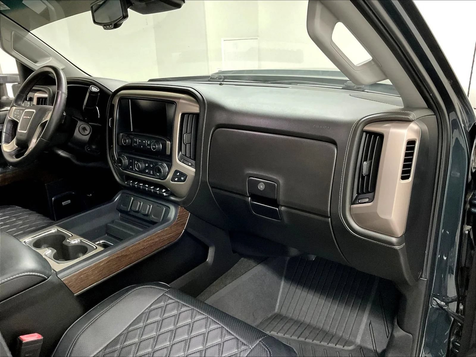 Used 2018 GMC Sierra 2500 Denali w/ Duramax Plus Package AWD/4WD image 11