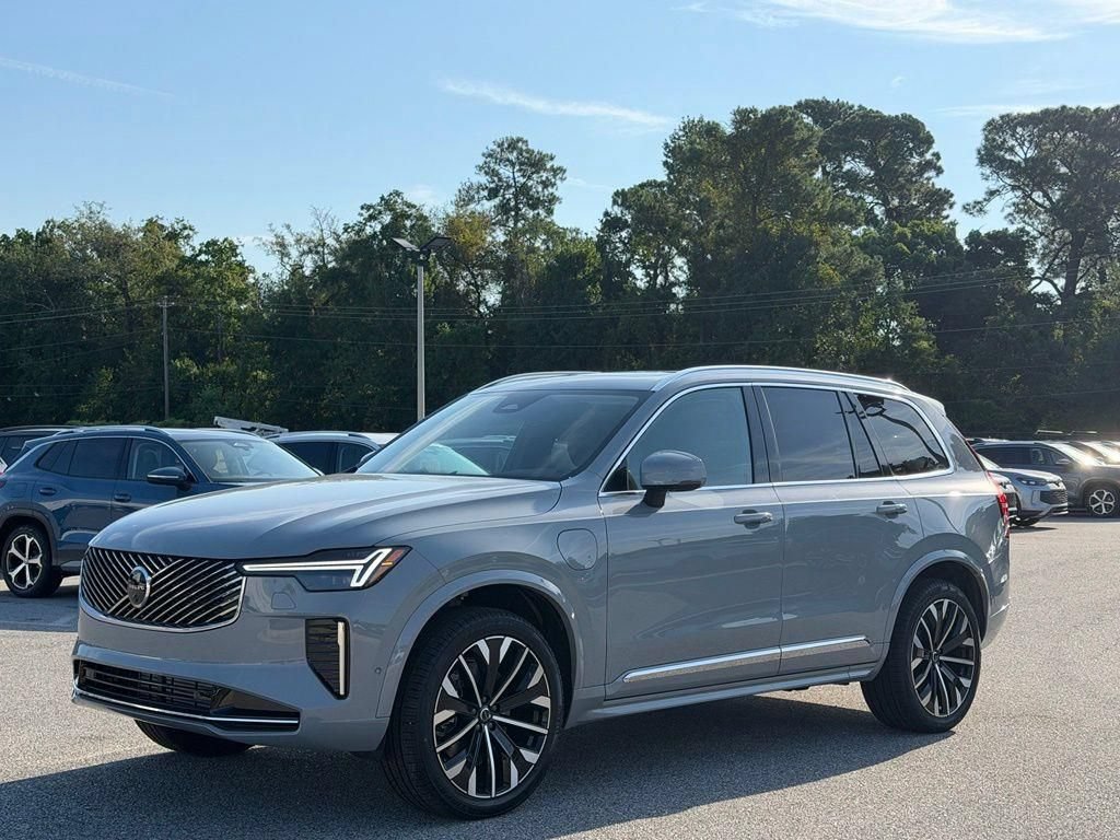 New 2026 Volvo XC90 T8 Plus w/ Protection Package AWD/4WD image 8