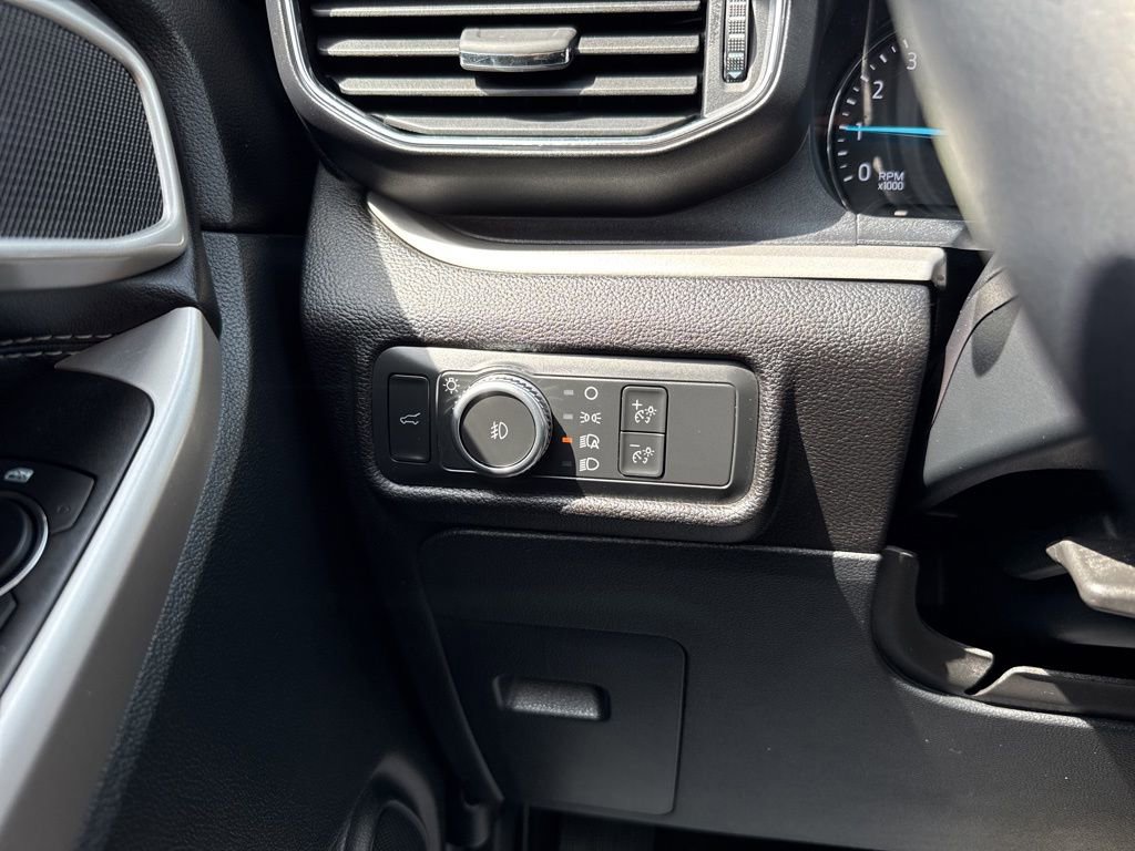 Used 2022 Ford Explorer XLT w/ Equipment Group 202A image 14