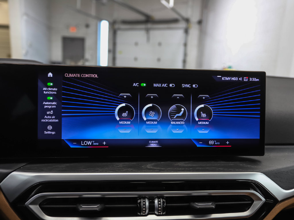 Certified 2024 BMW 330i xDrive Sedan w/ Premium Package AWD/4WD image 19