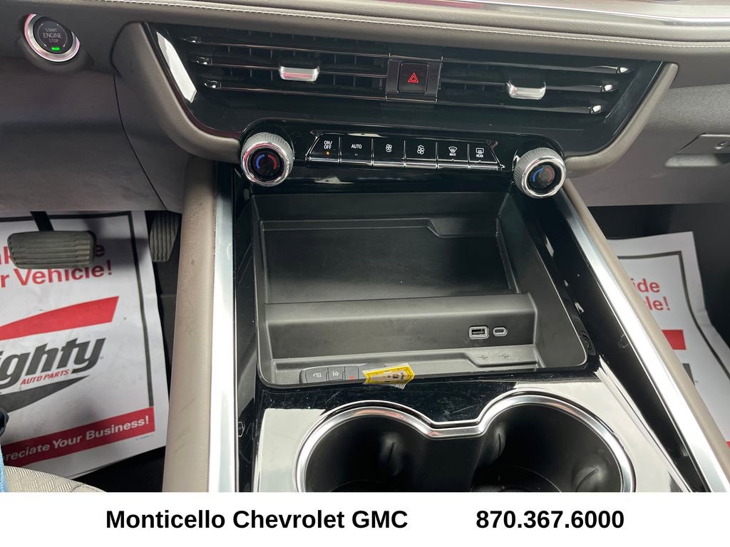 Used 2025 Chevrolet Suburban LS AWD/4WD image 20
