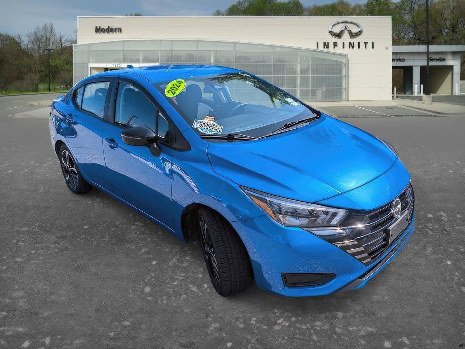 Used 2024 Nissan Versa SR FWD image 2