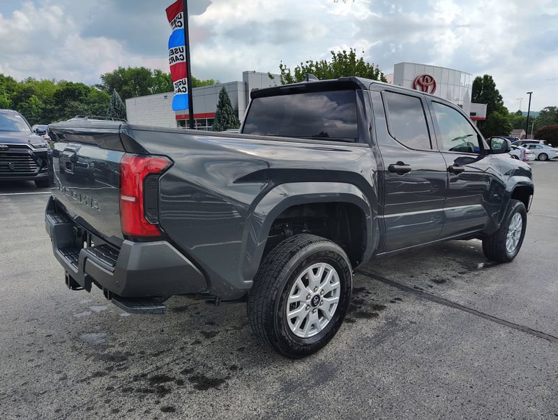 Used 2024 Toyota Tacoma SR w/ SR Upgrade Package AWD/4WD image 4