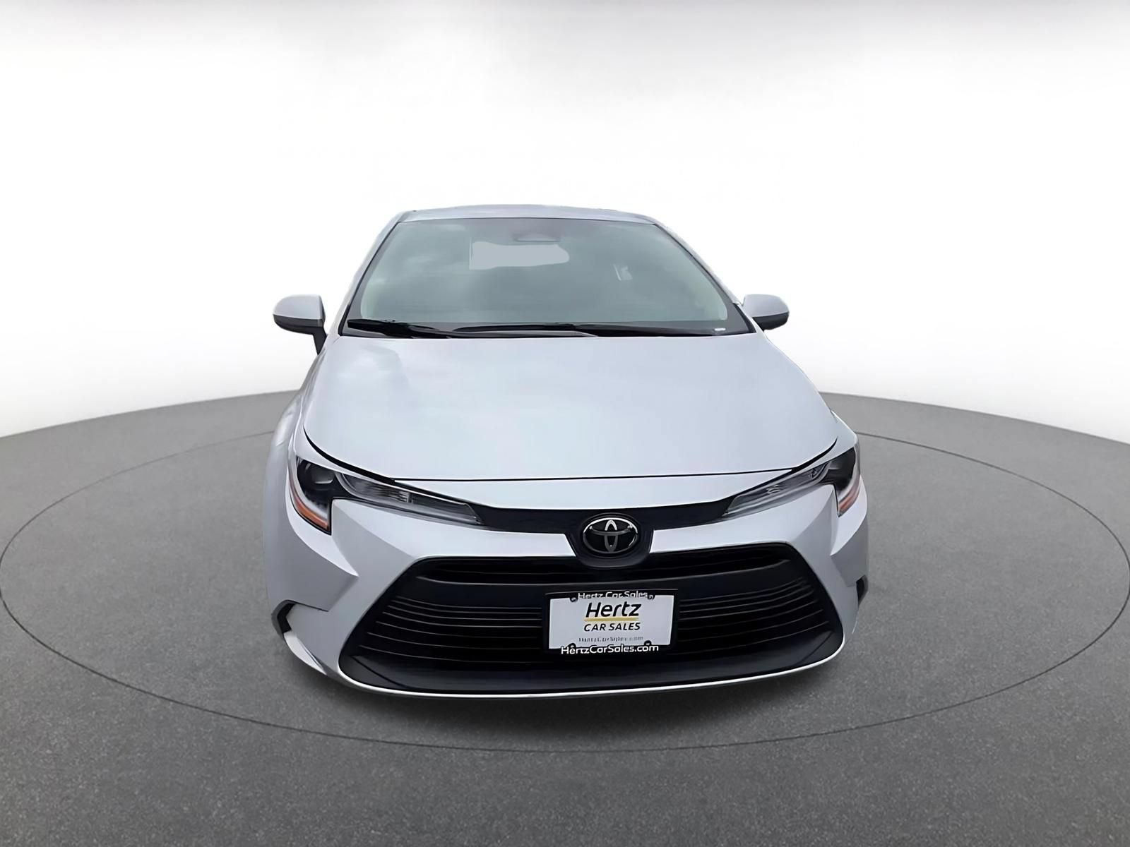 Used 2025 Toyota Corolla LE FWD image 4
