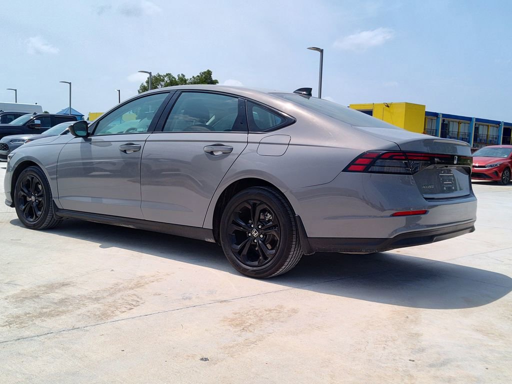 Used 2025 Honda Accord SE image 6