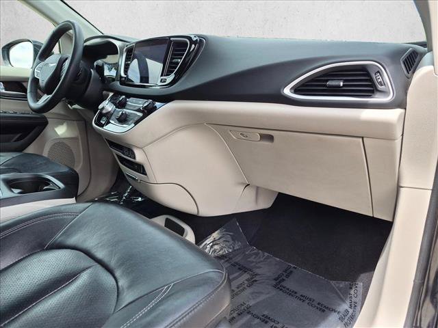 Used 2022 Chrysler Pacifica Touring-L FWD image 21