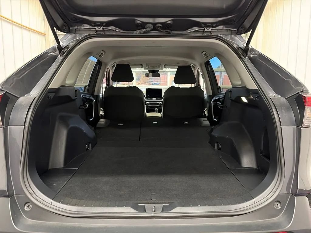 Used 2025 Toyota RAV4 XLE AWD/4WD image 16