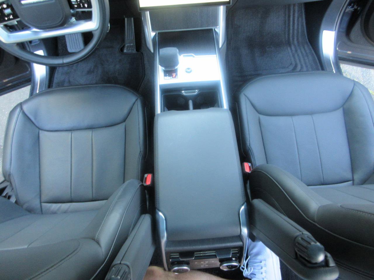 Used 2025 Land Rover Range Rover SE AWD/4WD image 19