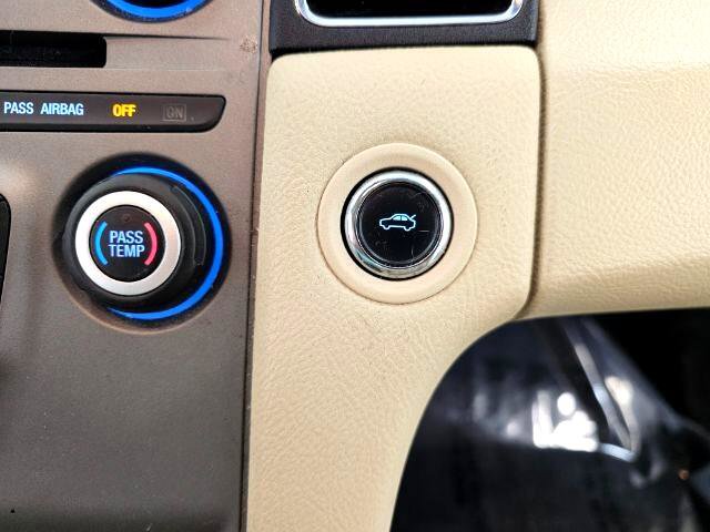 Used 2017 Ford Taurus SEL image 17