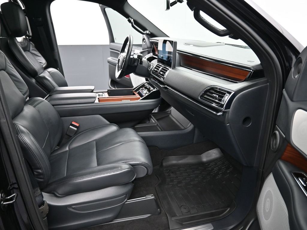 Used 2023 Lincoln Navigator L Reserve image 18