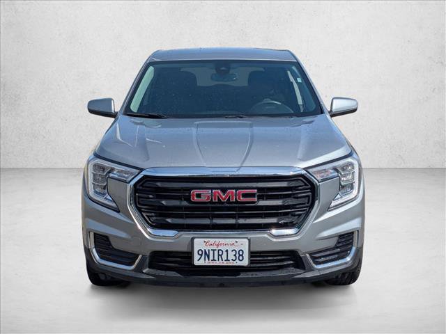 Used 2024 GMC Terrain SLE image 2