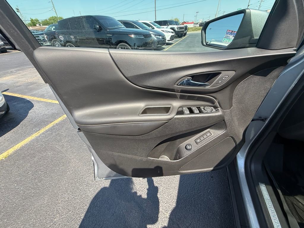 Used 2023 Chevrolet Equinox Premier image 11