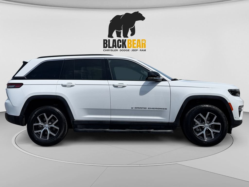 Used 2025 Jeep Grand Cherokee Limited w/ Luxury Tech Group II AWD/4WD image 2