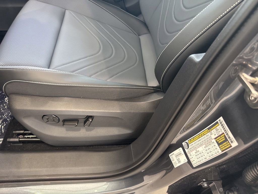 New 2025 Volkswagen Tiguan SE R-Line image 19