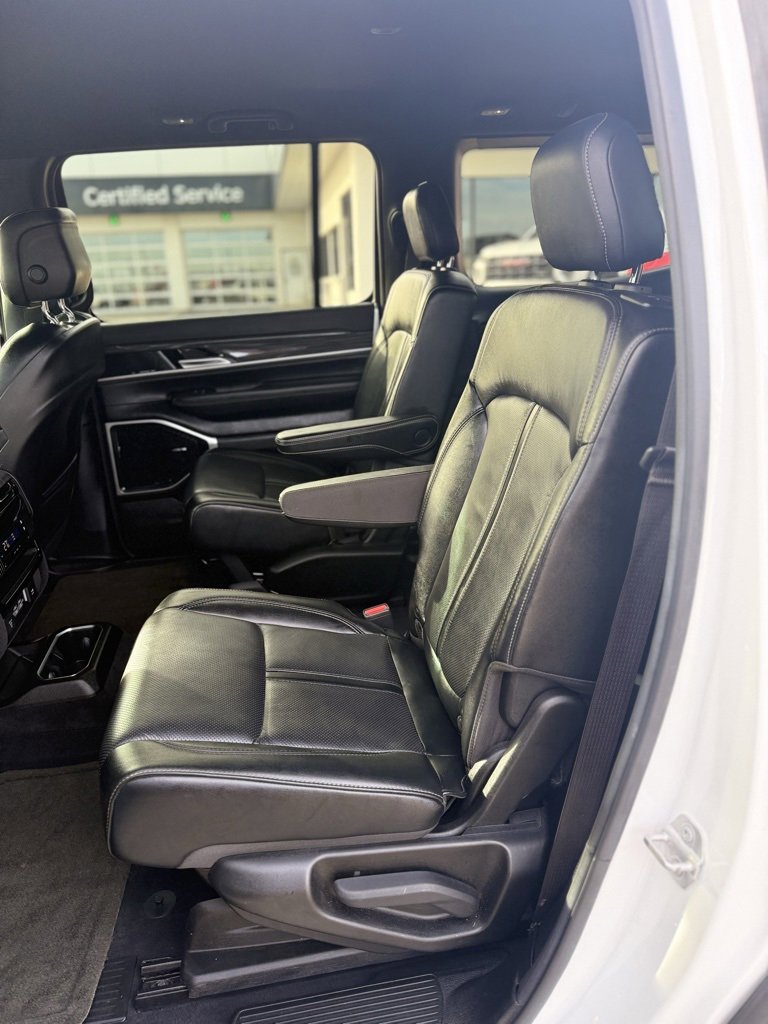 Used 2022 Jeep Wagoneer Series III w/ Flexible Seating Group image 14