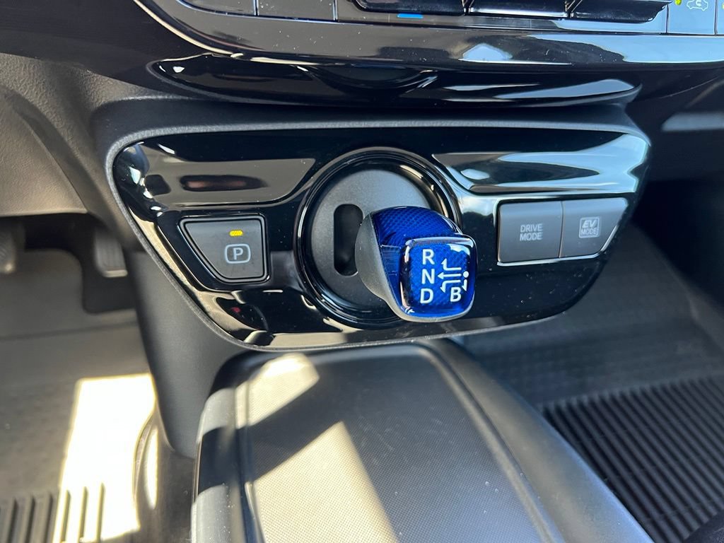 Certified 2022 Toyota Prius LE FWD image 25